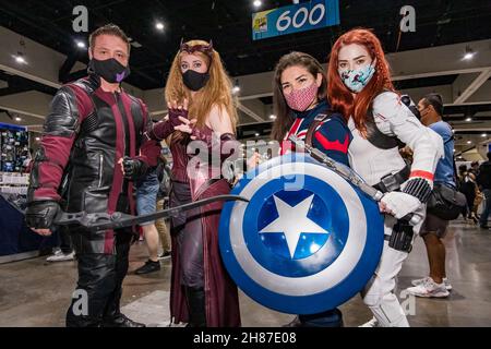 27. November 2021: Marvel Hawkeye, Scarlett Witch, Captain Britain, Black Widow (L-R) Cosplay bei der San Diego Comic-con International Special Edition am Samstag, 27. November 2021 in San Diego, Kalifornien. (Bild: © Marissa Carter/ZUMA Press Wire) Stockfoto