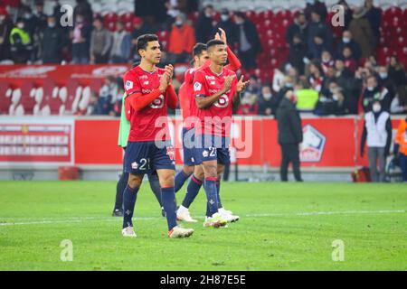 Herzlichen Glückwunsch Fans Spieler LOSC während der französischen Meisterschaft Ligue 1 Fußballspiel zwischen LOSC Lille und FC Nantes am 27. November 2021 im Pierre Mauroy Stadion in Villeneuve-d'Ascq in der Nähe von Lille, Frankreich - Foto: Laurent Sanson/DPPI/LiveMedia Stockfoto