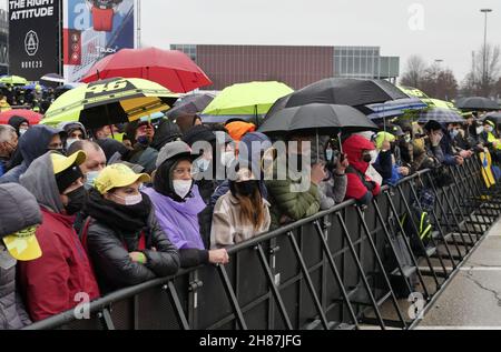 Valentino Rossi trifft und begrüßt die zahlreichen Fans auf der EICMA, der internationalen Motorradmesse. Stockfoto