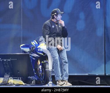 Valentino Rossi trifft und begrüßt die zahlreichen Fans auf der EICMA, der internationalen Motorradmesse. Stockfoto