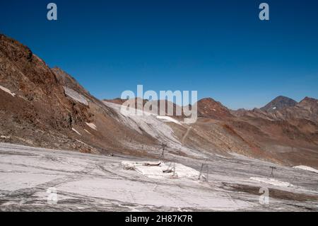 Der Stubaier Wildspitze ist ein 3.341 Meter hoher Berg in den Stubaier Alpen in Tirol. Nordöstlich des Gipfels liegen zwei Gletscher, Th Stockfoto