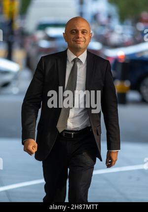 London, England, Großbritannien. 28th. November 2021. SAJID JAVID, der britische Staatssekretär für Gesundheit und Soziales, wird vor seinem Auftritt auf der Andrew Marr Show bei der BBC eintreffen. (Bild: © Tayfun Salci/ZUMA Press Wire) Stockfoto