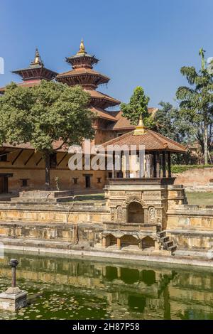 Bhandarkhal Wassertank und Tempel in der historischen Stadt Patan, Nepal Stockfoto