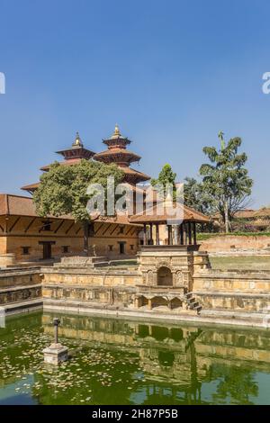 Bhandarkhal Wassertank und Tempel in der historischen Stadt Patan, Nepal Stockfoto