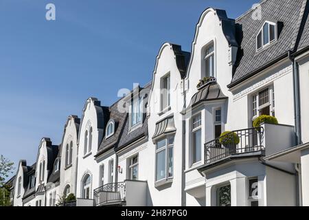 Stadtvillen mit Schwanzgiebeln in Hamburg Stockfoto