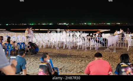 Die geimpfte Sektion Pattaya Fireworks Festival 2021 am Freitag, 26. November 2021 auf der Beach Road Pattaya Thailand Stockfoto