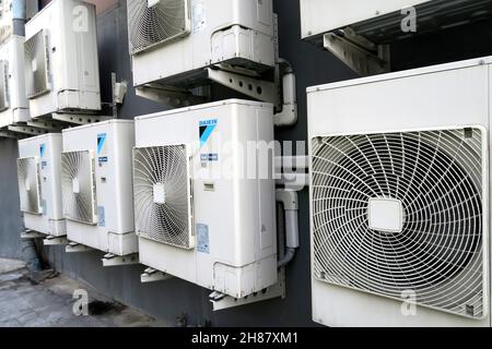 Bank der Klimaanlagen, ich bin Park Community Mall, Bangkok, Thailand Stockfoto