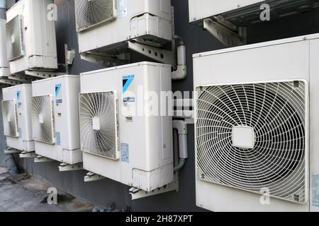 Bank der Klimaanlagen, ich bin Park Community Mall, Bangkok, Thailand Stockfoto