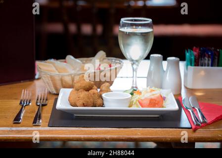 Pub Lunch, traditionelle britische Bar- oder Restaurantgerichte Stockfoto