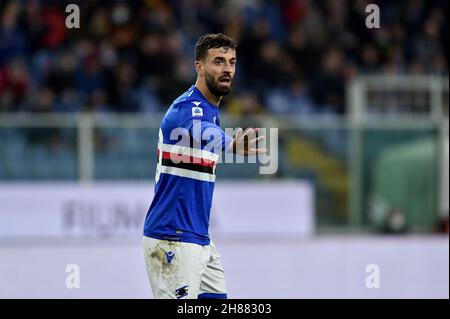 Genua, Italien. 27th. November 2021. Francesco Caputo von UC Sampdoria in Aktion während des Spiels der Serie A 2021/22 zwischen UC Sampdoria und dem FC Hellas Verona im Ferraris-Stadion am 27. November 2021 in Genua, Italien Photo ReporterTorino Credit: Independent Photo Agency/Alamy Live News Stockfoto