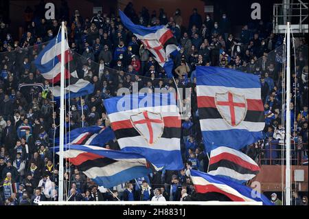 Genua, Italien. 27th. November 2021. Fan-Teilnahme von UC Sampdoria während der Serie A 2021/22 Spiel zwischen UC Sampdoria und Hellas Verona FC im Ferraris-Stadion am 27. November 2021 in Genua, Italien Foto ReporterTorino Kredit: Unabhängige Fotoagentur/Alamy Live News Stockfoto