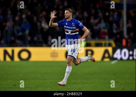 Radu Dragusin von UC Sampdoria im Einsatz während des Spiels der Serie A 2021/22 zwischen UC Sampdoria und dem FC Hellas Verona im Ferraris Stadium am 27. November, Stockfoto