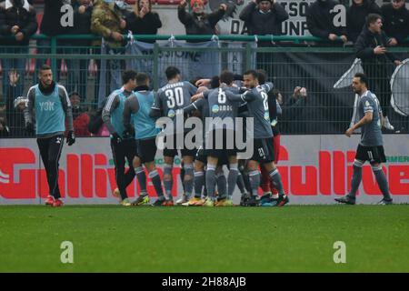 Alessandria, Italien. 27th Nov, 2021. Jubel Alessandriazur Serie BKT - 14^ Giornata - Alessandria vs Cremonese. (Foto: Andrea Amato/Pacific Press/Sipa USA) Quelle: SIPA USA/Alamy Live News Stockfoto