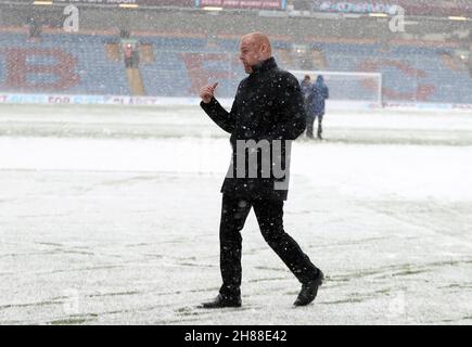 BURNLEY MANAGER SEAN DYCHE VERLÄSST DAS SPIELFELD, BURNLEY FC V TOTTENHAM HOTSPUR FC, 2021 Stockfoto