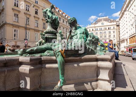 Wien, Österreich - 9. August 2011 : Blick auf den schönen Brunnen Donner Brunner im Zentrum des Neuen Marktes in Wien, Österreich. Stockfoto