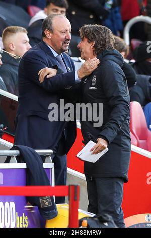 London, Großbritannien. 28th. November 2021. Rafael Benitez, Manager von Everton (links) und Thomas Frank, Manager von Brentford (rechts) während des Spiels der Premier League im Brentford Community Stadium, London. Bildnachweis sollte lauten: Kieran Cleeves/Sportimage Kredit: Sportimage/Alamy Live News Stockfoto