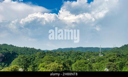 Khasi Hills ist eine niedrige Gebirgsformation auf dem Shillong Plateau im indischen Bundesstaat Meghalaya. Stockfoto