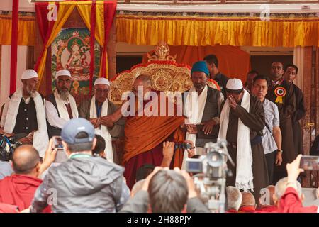 Disket, Nubra Valley. Indien. 13. Juli 2017. Der Dalai Lama aus dem Jahr 14th hält nach der Hauptunterweisung ein besonderes Treffen mit den Ausländern ab Stockfoto