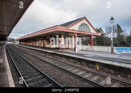 Aviemore Railway Station, ein denkmalgeschützter Bahnhof von hohem historischen Wert. Stockfoto