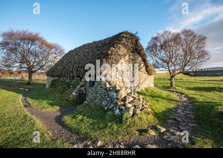 Old Leanach Cottage im National Trust for Scotland Culloden Battlefields and Visitor Centre, wo die Schlacht von Culloden 1746 stattfand Stockfoto