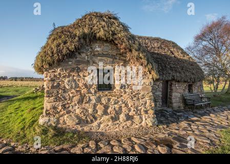 Old Leanach Cottage im National Trust for Scotland Culloden Battlefields and Visitor Centre, wo die Schlacht von Culloden 1746 stattfand Stockfoto