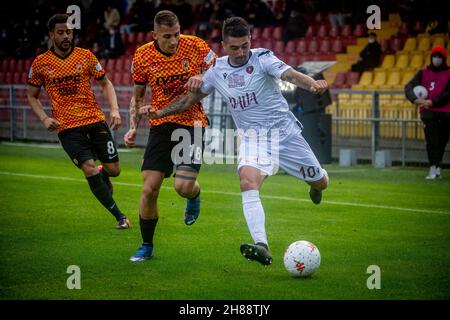 Benevento, Italien. 27th. November 2021. Nicola Bellomo während Benevento Calcio vs Reggina 1914, Italienisches Fußballspiel der Serie B in Benevento, Italien, November 27 2021 Quelle: Independent Photo Agency/Alamy Live News Stockfoto