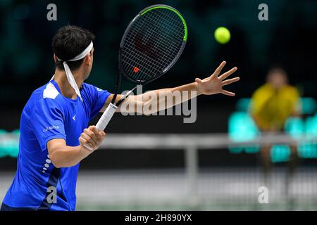 Turin, Italien. 27th. November 2021. Tennis-Davis Cup Gruppe E Qualifikation für Viertelfinale.Italia gegen Colobia.Pala Alpitour, Turin, Italien 27. November 2021.Italiens Lorenzo Sonego in Aktion während seines Spiels gegen den kolumbianischen Nicolas Mejia (Bildquelle: © Tonello Abozzi/Pacific Press via ZUMA Press Wire) Stockfoto