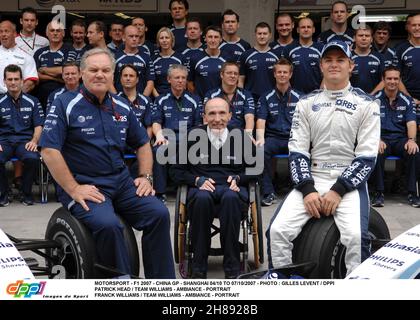 MOTORSPORT - F1 2007 - CHINA GP - SHANGHAI 04/10 BIS 07/10/2007 - FOTO : GILLES LEVENT / DPPI PATRICK CHEF / TEAM WILLIAMS - AMBIENTE - PORTRAIT FRANCK WILLIAMS / TEAM WILLIAMS - AMBIENTE - PORTRAIT NICO ROSBERG (GER) (FIN) / WILLIAMS FW29 TOYOTA - AMBIENTE - PORTRAIT Stockfoto