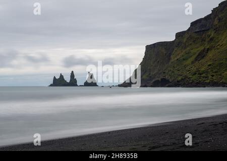 Stacks am Vik Beach in island Stockfoto