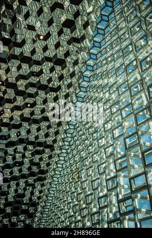 Innenaufnahme des Harpa-Gebäudes in Reykjavik, island Stockfoto