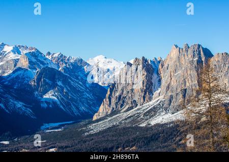 Dolomiten Dolomiti Italien im Winter schöne alpen Winter Berge Cortina d'Ampezzo Faloria Skigebiet Stockfoto