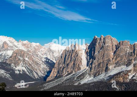 Dolomiten Dolomiti Italien im Winter schöne alpen Winter Berge Cortina d'Ampezzo Faloria Skigebiet Stockfoto