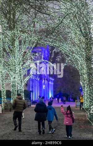 London, Großbritannien. 28th. November 2021. Die Lichter sind jetzt für Weihnachten im Kenwood House für 2021 eingeschaltet. Kredit: Guy Bell/Alamy Live Nachrichten Stockfoto