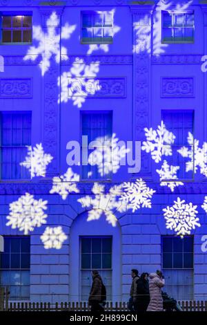 London, Großbritannien. 28th. November 2021. Die Lichter sind jetzt für Weihnachten im Kenwood House für 2021 eingeschaltet. Kredit: Guy Bell/Alamy Live Nachrichten Stockfoto