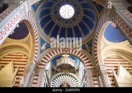 XIII Jahrhundert. Die Kirche steht auf dem Gipfel eines Hügels, wo sich eine Kirche befand, die dem heiligen Basilius geweiht war und im 11th. Jahrhundert von den Mönchen der Kamaldulenser erbaut wurde. Stockfoto