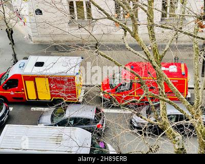 Intervention der Pariser Feuerwehrleute Stockfoto