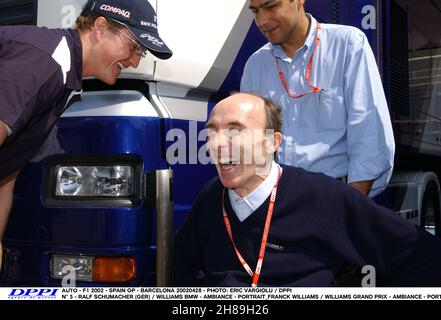 AUTO - F1 2002 - SPANIEN GP - BARCELONA 20020428 - FOTO: ERIC VARGIOLU / DPPI NÂ¡ 5 - RALF SCHUMACHER (GER) / WILLIAMS BMW - AMBIENTE - PORTRAIT  FRANCK WILLIAMS / WILLIAMS GRAND PRIX - AMBIENTE - PORTRAIT LUSTIG - FOTO: ERIC VARGIOLU/DPPI/LIVEMEDIA Stockfoto