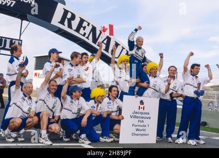 03 Villeneuve Jacques (CAN), Rothmans Williams Renault, Williams Renault FW19 feiert seinen Titel während des Grand Premio de Europa 1997, 17th und dem letzten Lauf der FIA Formel 1 Saison, vom 24. Bis 26. Oktober 1997 in Jerez de la Frontera, Spanien - Foto: Dppi F1/DPPI/LiveMedia Stockfoto