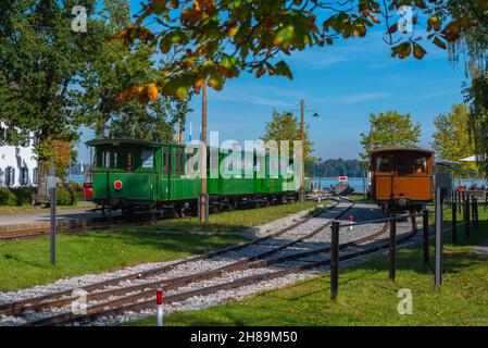 Prienstadt am Chiemsee im voralpinen Hochplateau Chiemgau, See und Alpen, Oberbayern, Süddeutschland, Europa Stockfoto