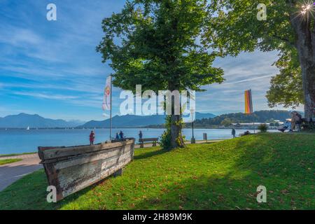 Prienstadt am Chiemsee im voralpinen Hochplateau Chiemgau, See und Alpen, Oberbayern, Süddeutschland, Europa Stockfoto