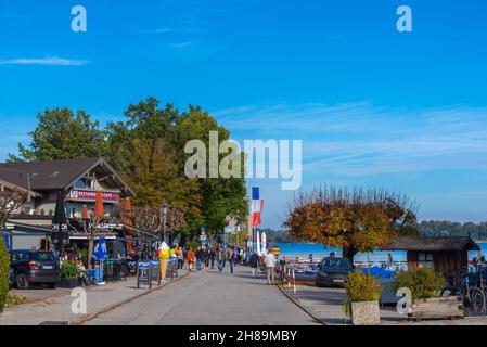 Prienstadt am Chiemsee im voralpinen Hochplateau Chiemgau, See und Alpen, Oberbayern, Süddeutschland, Europa Stockfoto