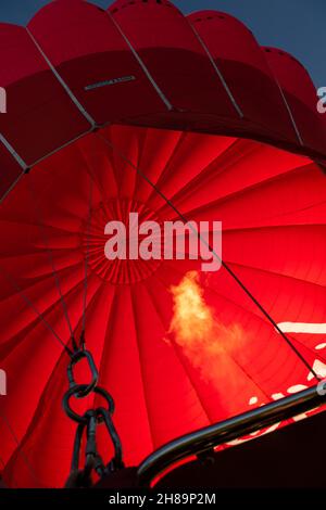 Heißluftballon wird ausgelöst Stockfoto