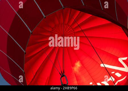 Heißluftballon wird ausgelöst Stockfoto