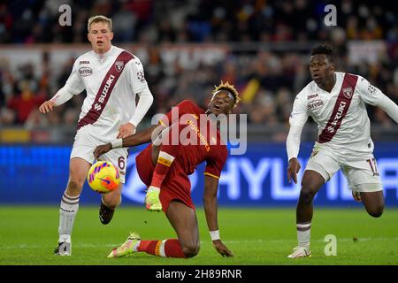 Rom, Italien. 28th. November 2021. Tammy Abraham von AS Roma, David Zima von Turin Calcio und Wilfried Singo von Turin Calcio während des Fußballspiels der Serie A zwischen AS Roma und dem FC Turin im Olimpico-Stadion in Rom (Italien), 28th. November 2021. Foto Antonietta Baldassarre/Insidefoto Kredit: Insidefoto srl/Alamy Live News Stockfoto