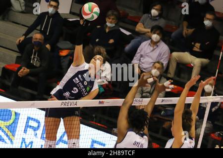 Chieri, Italien. 28th. November 2021. (Fenera Chieri) durante reale Mutua Fenera Chieri vs Il Bisonte Firenzone, Campionato di Volley Serie A1 Femminile in Chieri, Italia, 28 novembre 2021 Credit: Independent Photo Agency/Alamy Live News Stockfoto