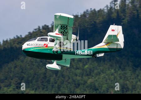 Sankt Wolfgang, Österreich - 5. Juli 2014: Kommerzielles Wasserflugzeug am See. Kleine und Sportflugzeuge. Allgemeine Luftfahrtindustrie. VIP-Transport. Ziviles utilit Stockfoto
