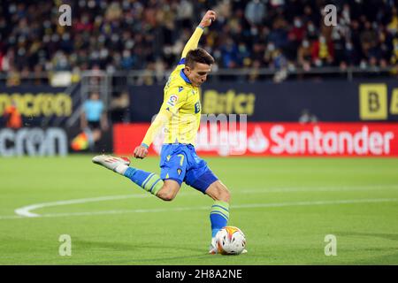 Cisz, Cisz, Spanien. 28th. November 2021. Salvi von Cadiz CF beim La Liga Santader-Spiel zwischen Cadiz CF und tletico de Madrid am 28. November 2021 in Nuevo Mirandilla in Cadiz, Spanien. (Bild: © Jose Luis Contreras/DAX via ZUMA Press Wire) Stockfoto