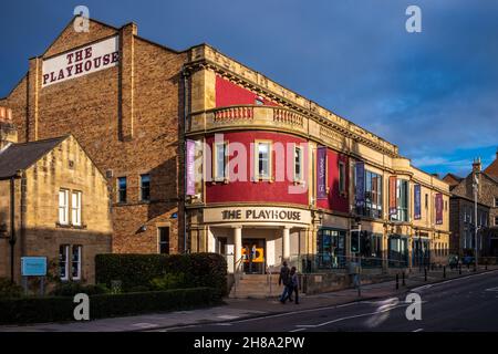 The Playhouse Theatre Alnwick Northumberland UK - erbaut 1925 als Kino- und Musikhalle, renoviert und 1990 wiedereröffnet. NTC Touring Theatre Company. Stockfoto