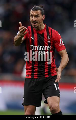 Mailand, Italien. 28th. November 2021. Zlatan Ibrahimovic (AC Mailand) reagiert während des AC Mailand gegen US Sassuolo, italienisches Fußballspiel der Serie A in Mailand, Italien, November 28 2021 Quelle: Independent Photo Agency/Alamy Live News Stockfoto