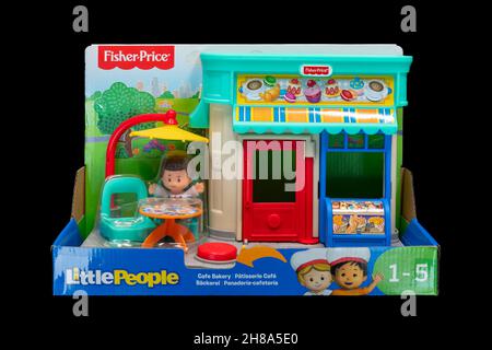 Irvine, Schottland, Großbritannien - 15. November 2021: Little People Café mit Fisher Price-Marke, ein Spielzeugset für Kinder im Alter von einem bis fünf Jahren. Kartenschwein Stockfoto